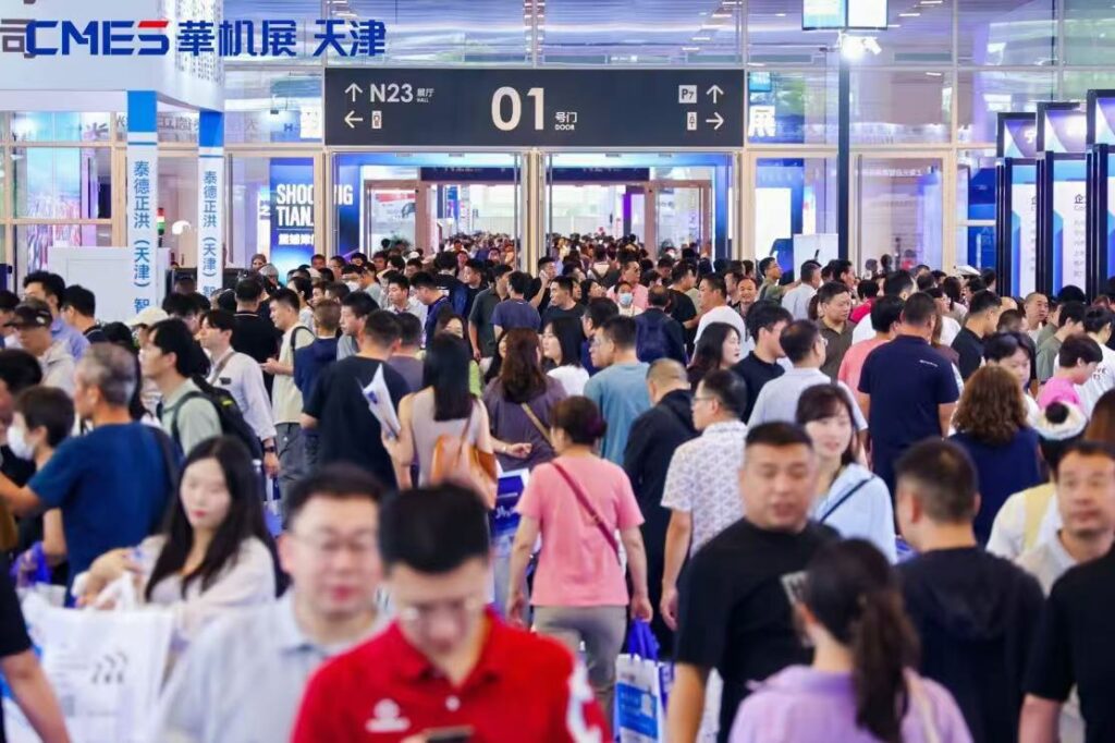 8166!首日到场近万观众,实力印证华机展京津冀下半年必看自动化展-华机展