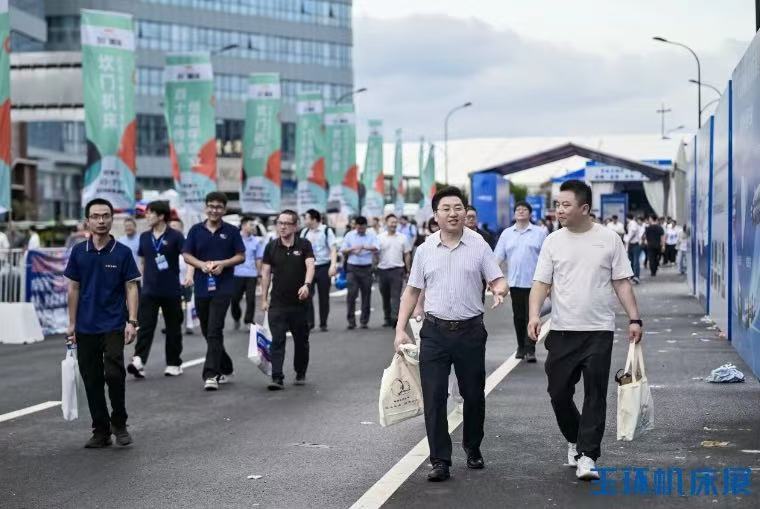 4天时间，867家参展企业，5万平方米，参观采购商54037人次……第22届中国（玉环）国际机床展圆满落幕！-华机展