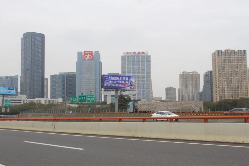 霸屏！CMES华机展|上海国际机床展户外广告全面上线，2026.3.23-26，上海见~-华机展